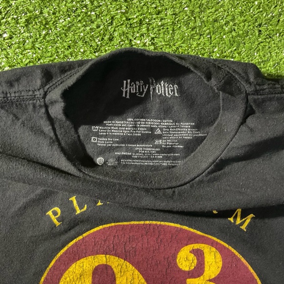 Harry Potter Hogwarts Express Platform Black Graphic Tee - Picture 4 of 6